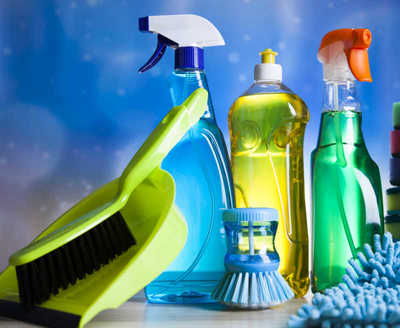 多樣清潔用品與五金工具 高清圖片素材免費下載